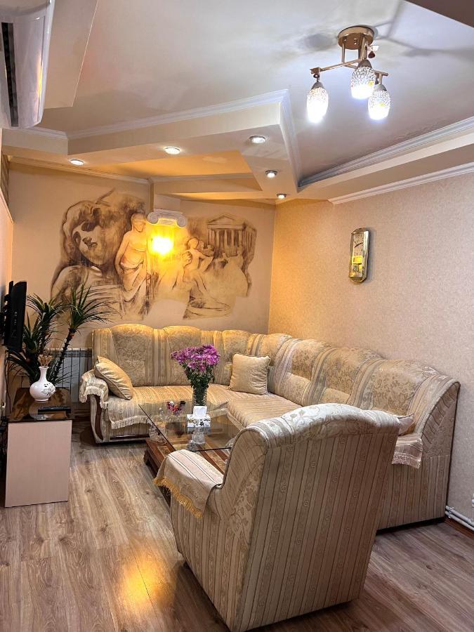 Apartment In The Centre Of Yerevan For Rent Eksteriør bilde